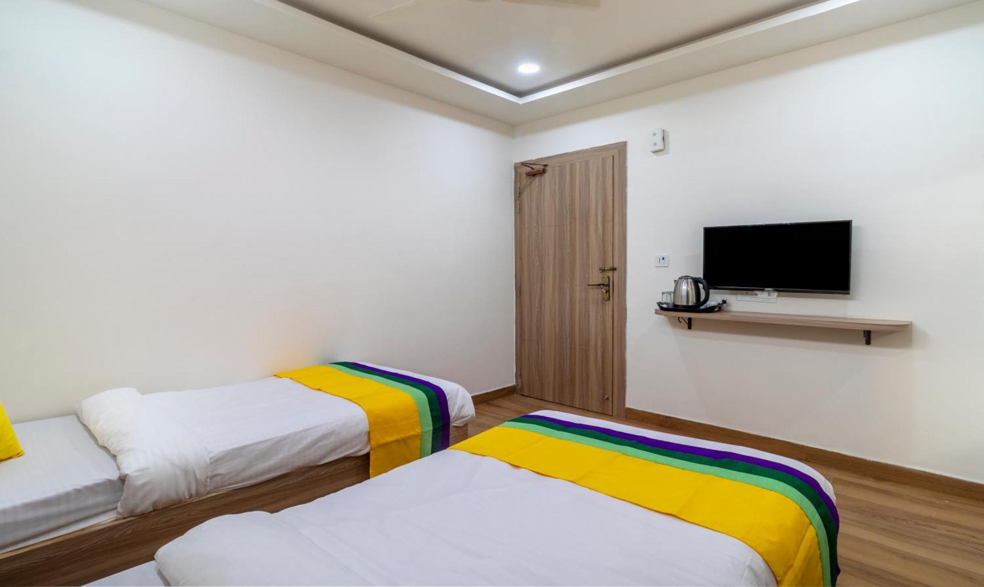 Itsy Hotels Krishna Residency, Govardhan Chauraha Mathura Esterno foto