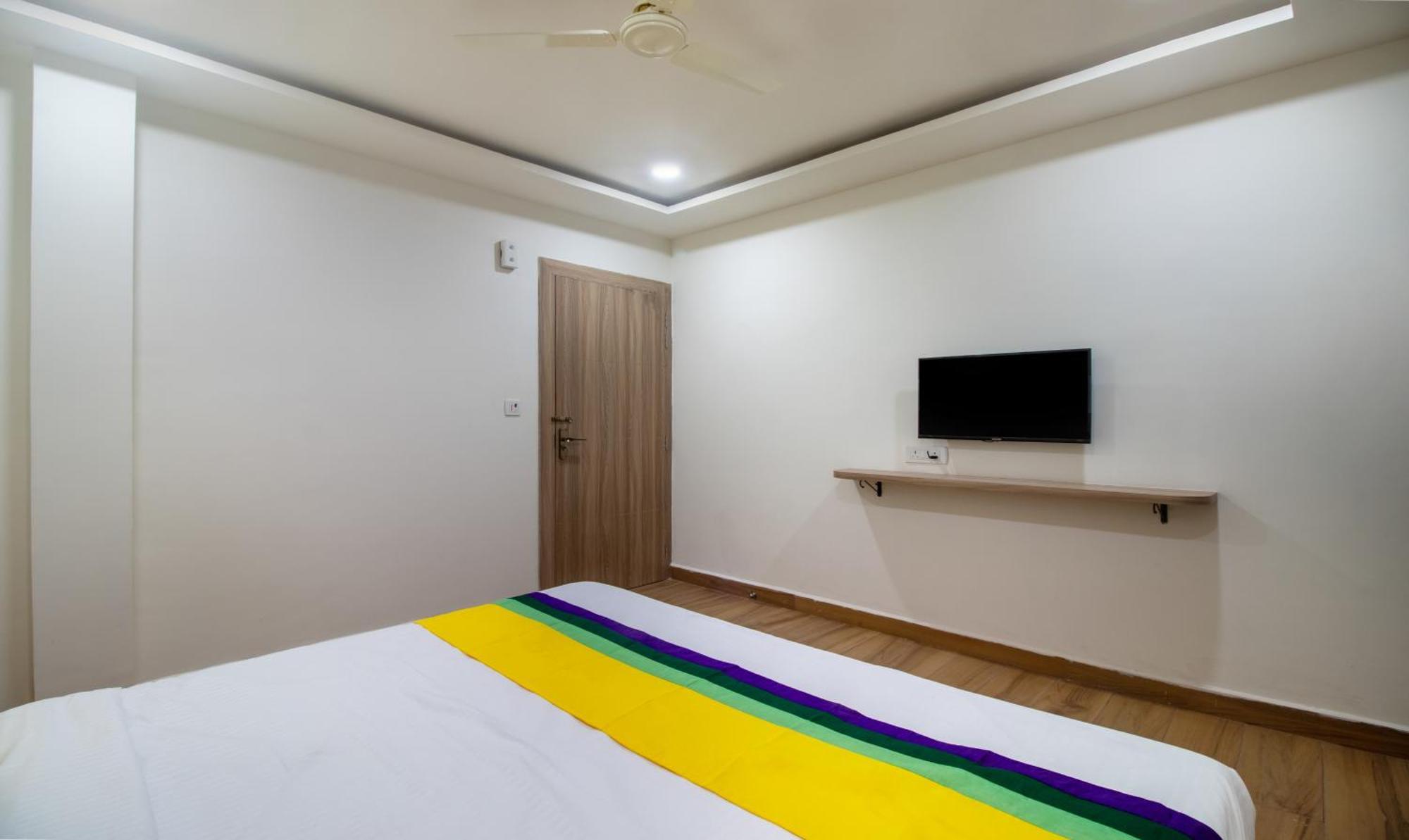 Itsy Hotels Krishna Residency, Govardhan Chauraha Mathura Esterno foto