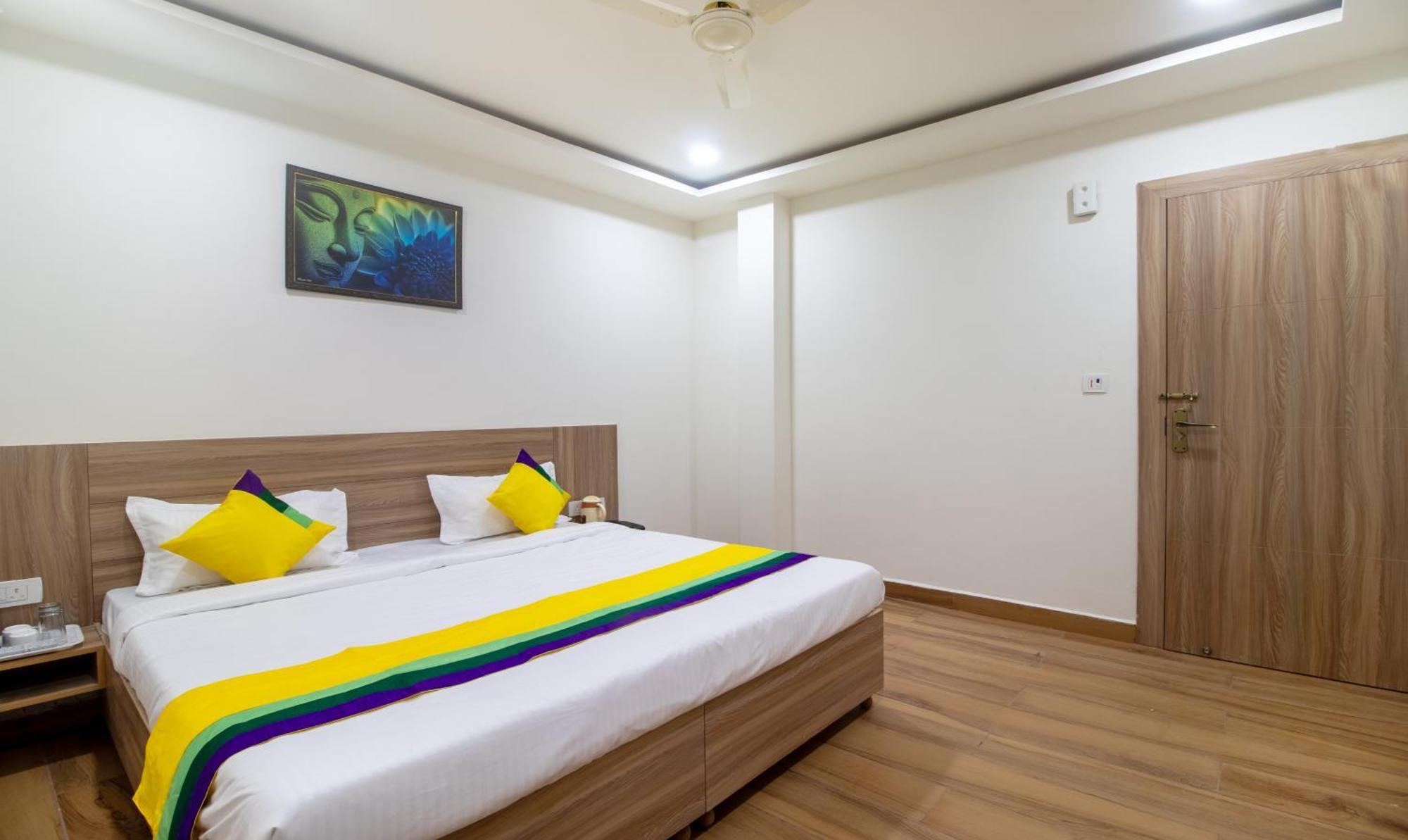 Itsy Hotels Krishna Residency, Govardhan Chauraha Mathura Esterno foto